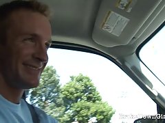 Amateur geile fickweiber Mädchen gefällt einen Kerl, nachdem ihr Auto kaputt