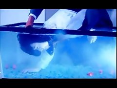 Asiatische Teen Schulmädchen Wasser und Seil bondage