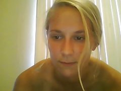 Dünne pornovideos blonde Mädchen fickt ihren Arsch und Fotze auf Webcam chat