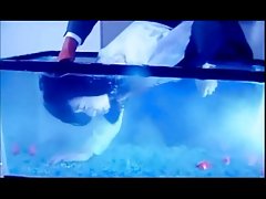 Asiatische porno xxx film Teen Schulmädchen Wasser und Seil bondage